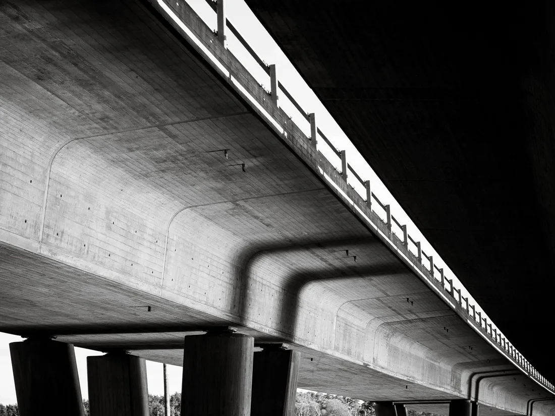 Pila e intradosso di un viadotto in cemento armato